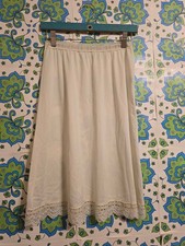 Vintage Women  s Ivory Half Slip Nylon Lace Bow Accent, Size M
