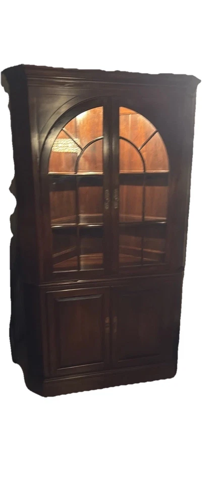 Gabinete de porcelana Cherry Corner Foto 2 de 4