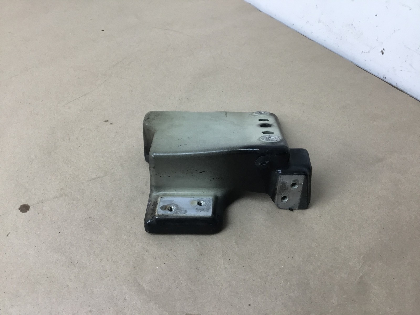 Bentley Bentayga 2019 V8 Front Right Passenger Headlight Mount Bracket 16-20 ;:M