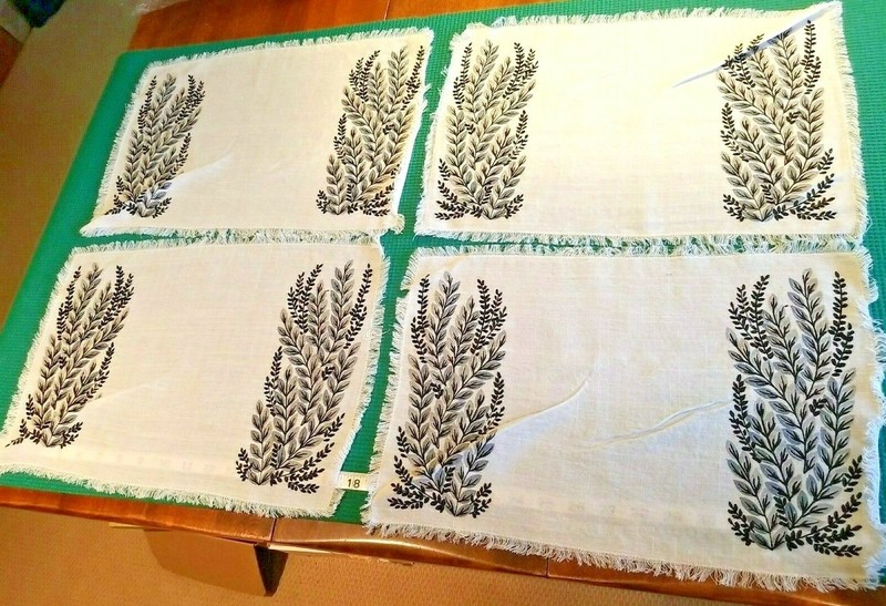 SET of 4 Vintage 12x17" Placemats "Linen Look" Silver/ Grey Black Leaves Foliage