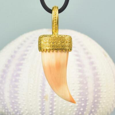Pendant 18K Gold Vermeil Sterling Carved Apricot Shell Tiger Claw Design 12.18 g