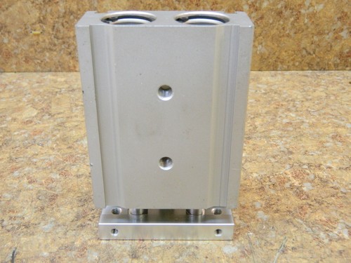 SMC 25 MM Twin Bores X 30 MM Stroke CXSL25-30 Air Slide - Picture 9 of 11