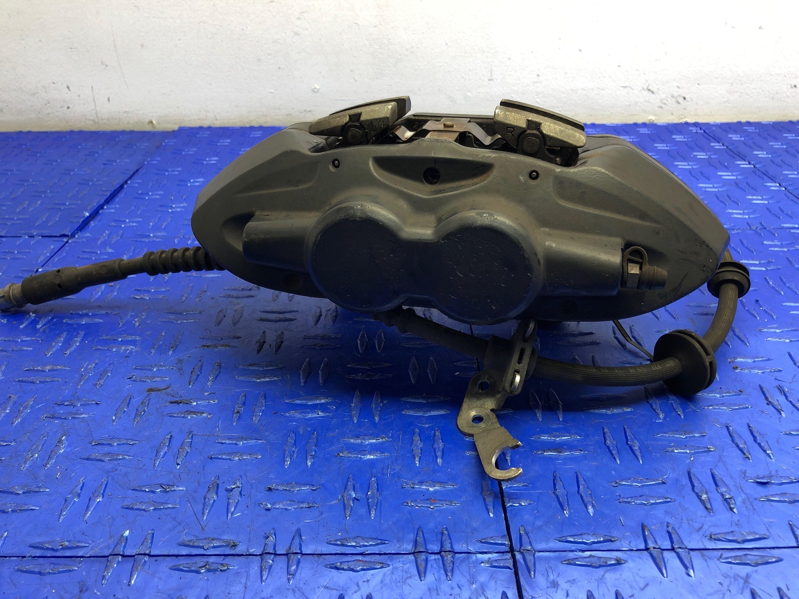 2014-2019 BMW I8 FRONT RIGHT BLACK BRAKE CALIPER OEM