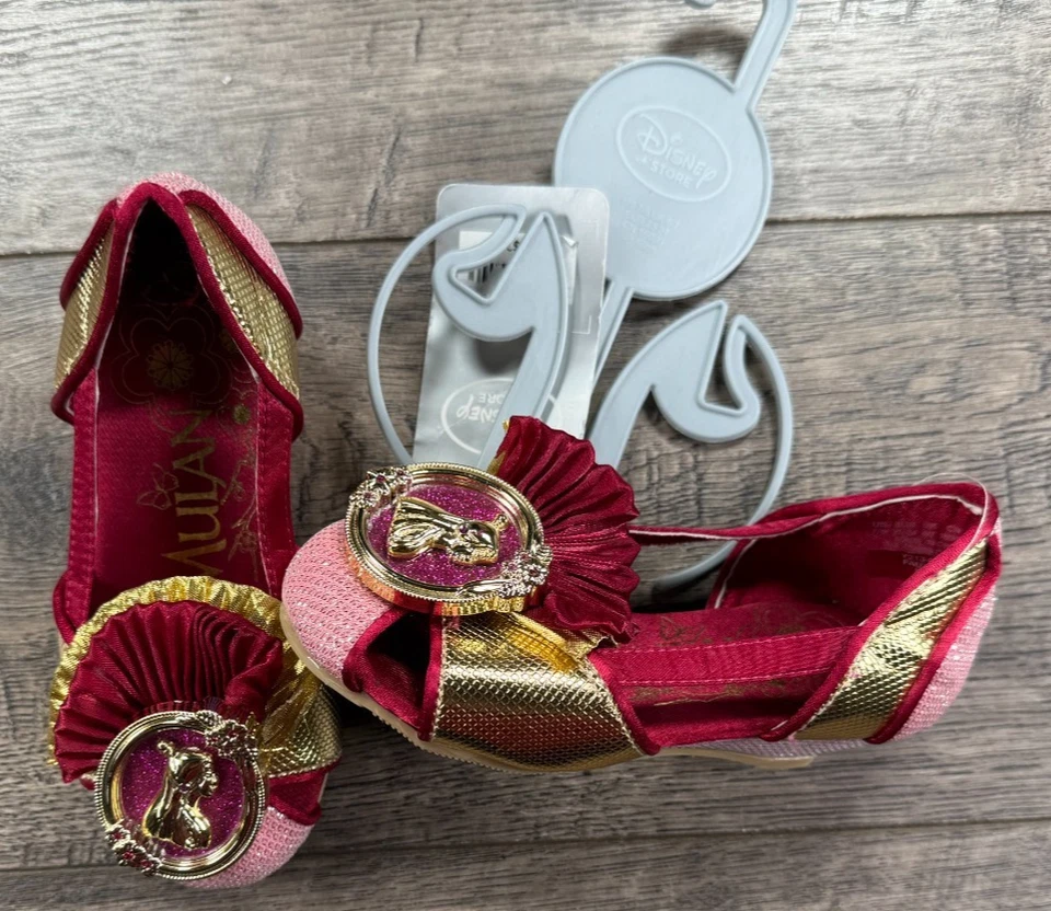 Ropa de bebé niña nueva tienda Disney talla 7/8 Mulan zapatillas zapatos Foto 2 de 3