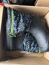 New Kids BOGS Snow Shell Boots Black Size 6