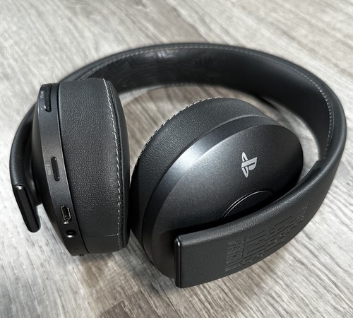 Auriculares inalámbricos dorados The Last of Us Part II edición limitada para Sony PlayStation 4 - Imagen 2 de 3