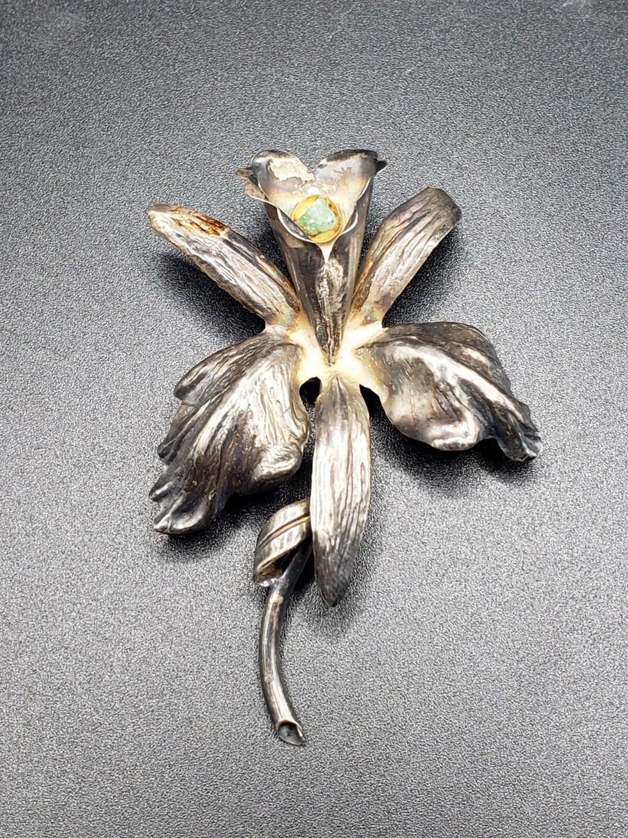 Silver925レオパードブローチ　vintage vintage 900 Silver Orchid Brooch pin with raw emerald 90% Silver