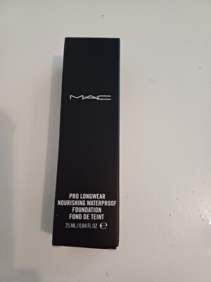 MAC Pro Longwear Nourishing Waterproof Foundation 25ml Farbton: NW50 NEU