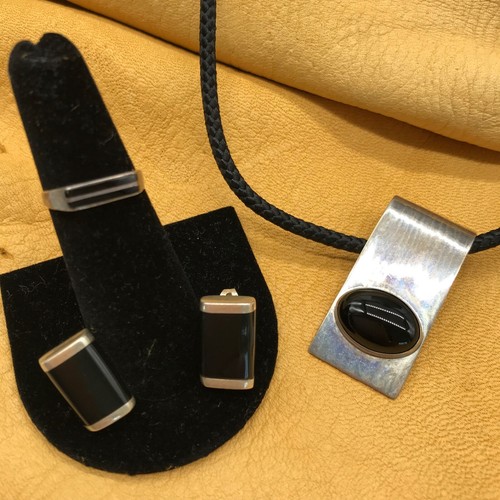 925 STERLING & ONYX Wearable Jewelry - NECKLACE, EARRINGS AND RING - Lovely 35gr
