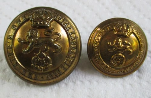 2x WW1 British Army:"KINGS OWN ROYAL LANCASTER REGIMENT BUTTONS" (25mm-19mm)