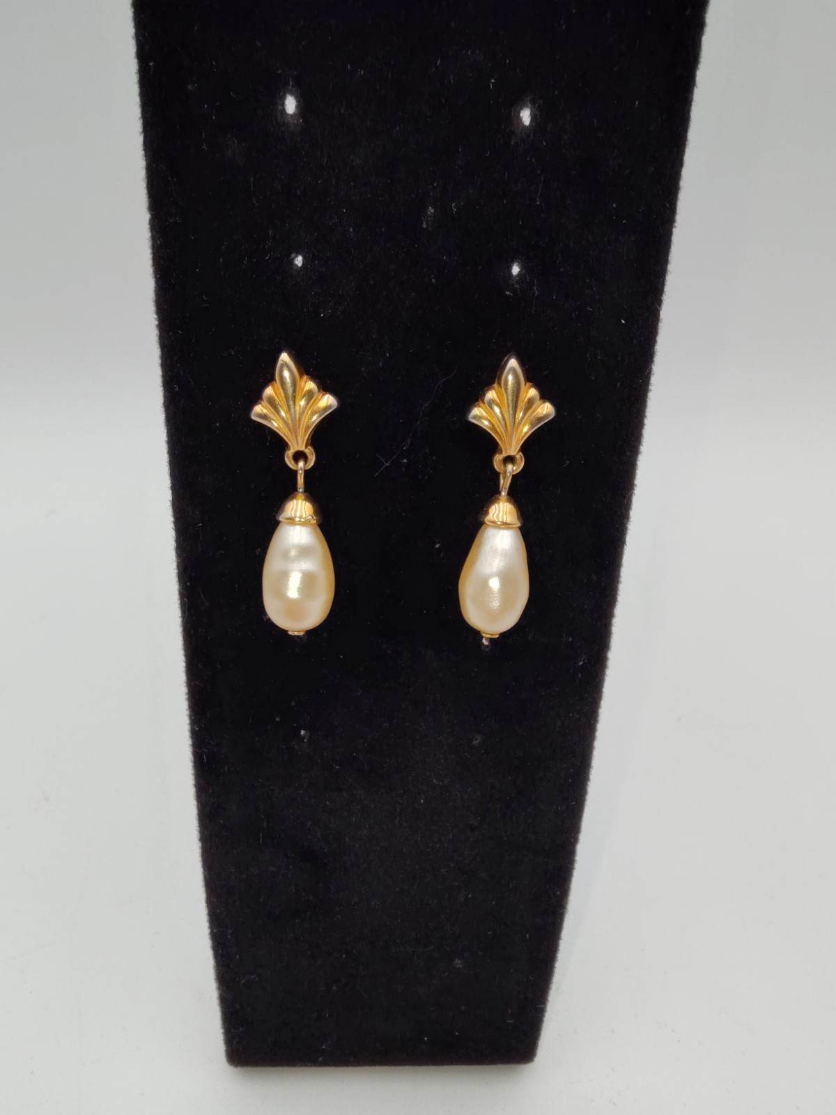Vintage Inspired Gold Tone Pearl Drop Earrings Fleur-de-Lis Style