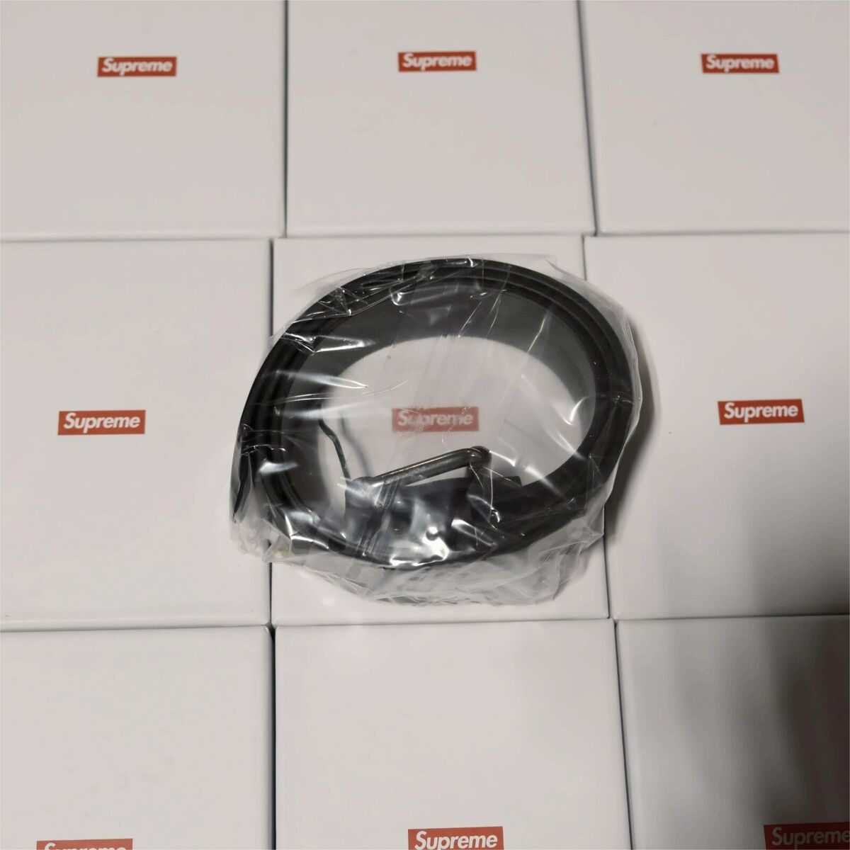 Supreme SS22 Week 13 Repeat Leather Belt Black Limited Supreme SS22 Week 13 Repeat Leather Belt Black Limited