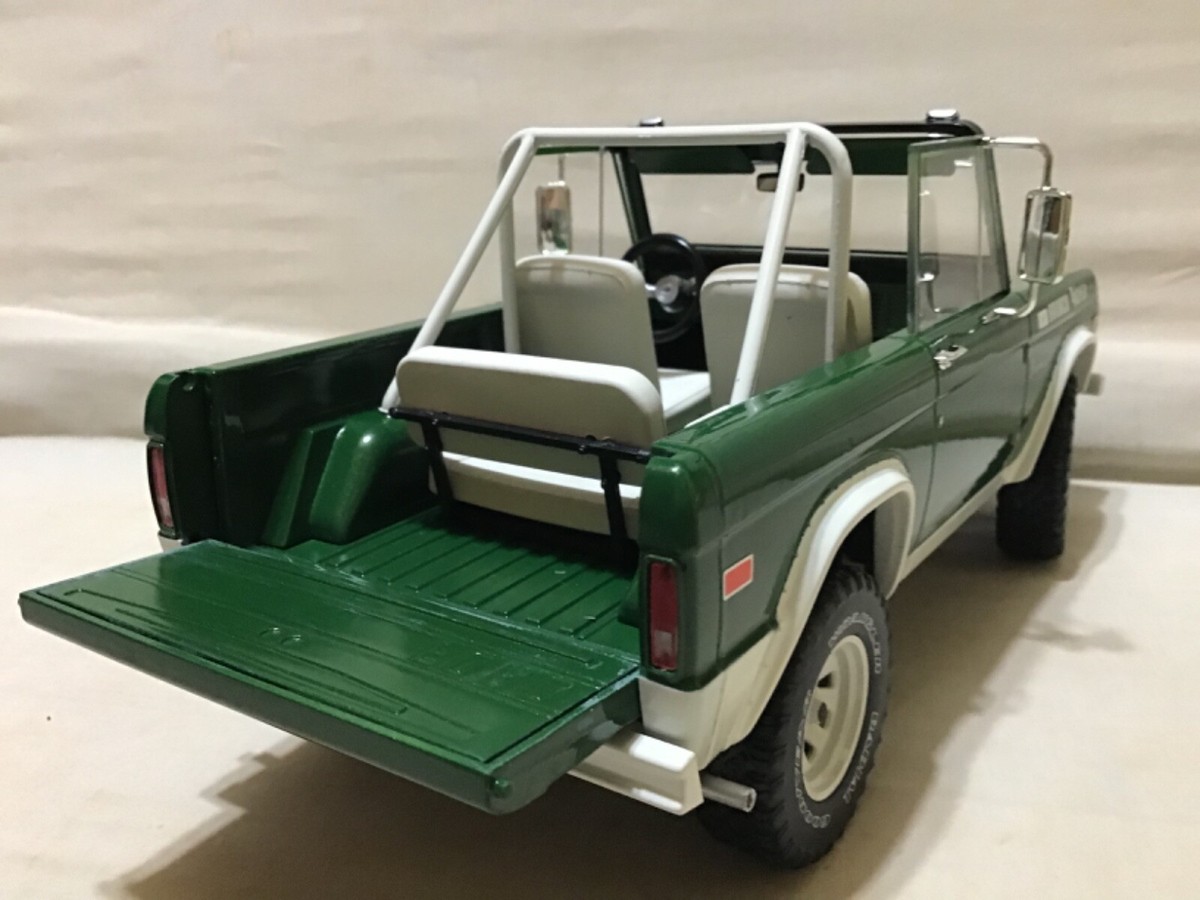 1970 Ford Bronco Smokey and The Bandit by Greenlight in 1 18 1970 Ford Bronco Smokey and The Bandit by Greenlight in 1 18
