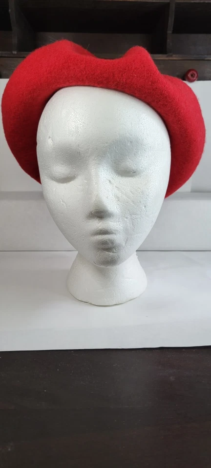 Boina Betmar Boina Roja #D505 100% Lana RN 29219 Talla Mediana Precio de venta sugerido por el fabricante 38 USD Foto 3 de 4