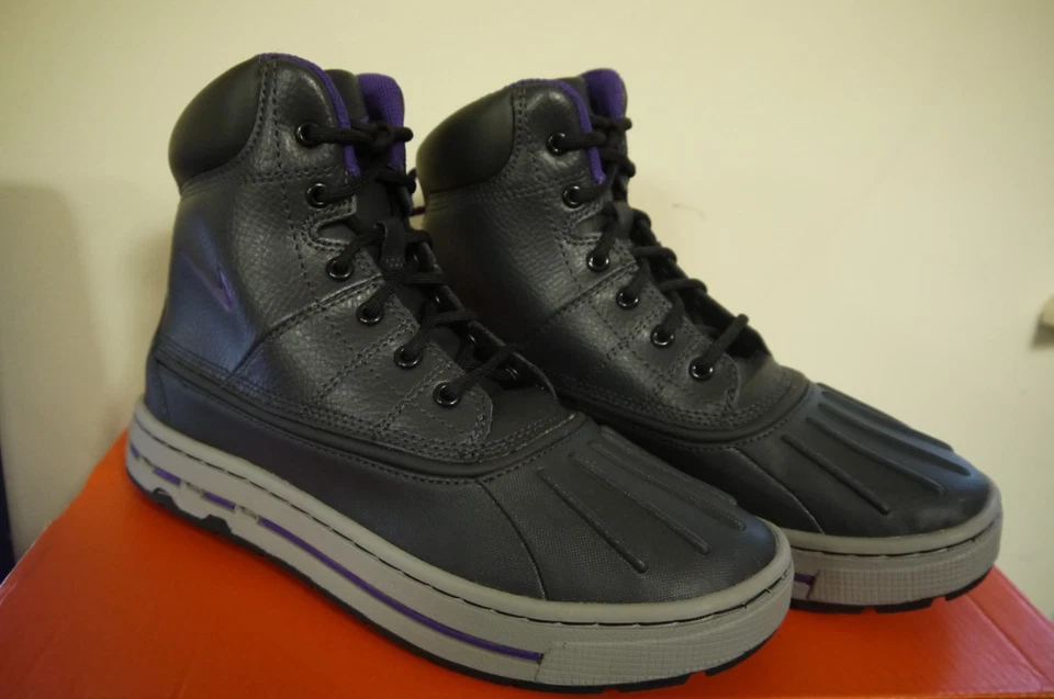 Niña Nike Woodside (GS) Botas EE. UU. Talla 5Y 37,5 EUR púrpura/gris/negro Foto 3 de 4