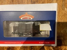 Bachmann 38-084 12T Southern 2+2 Plank Vent Van SR Brown