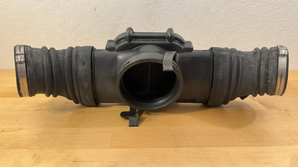 02-04 Mercedes Benz C32 SLK32 AMG Chrysler SRT6 admisión de aire tubo de manguera dividido fabricante de equipos originales Foto 2 de 4