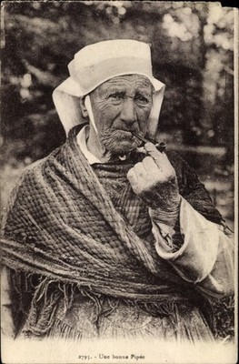 Postcard Une Bonne Pipe, Woman Smokes Pipe - 2924455