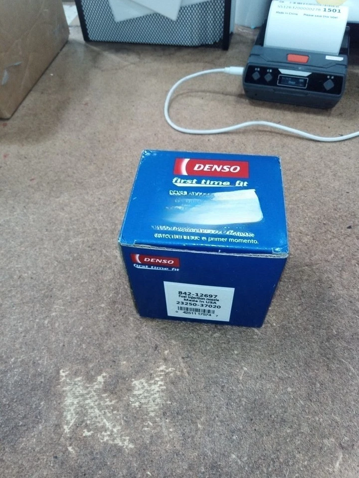 4x Denso Fuel Injectors for 10-15 Lexus CT200h Toyota Prius 1.8L 23250-37020  - Image 2 of 4