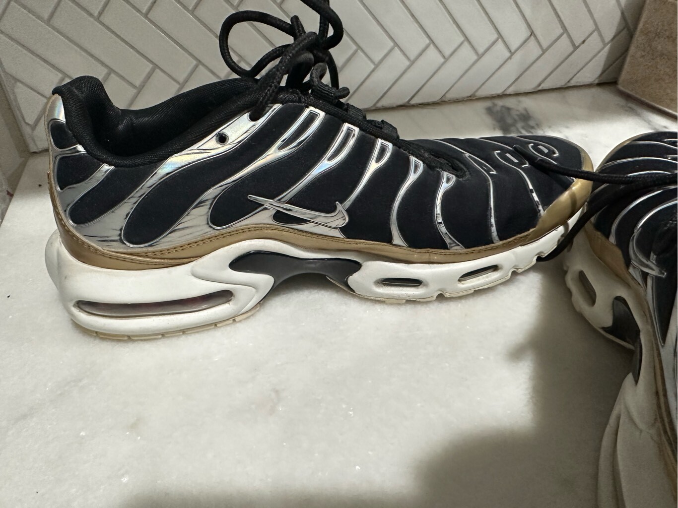 nike tn metallic gold