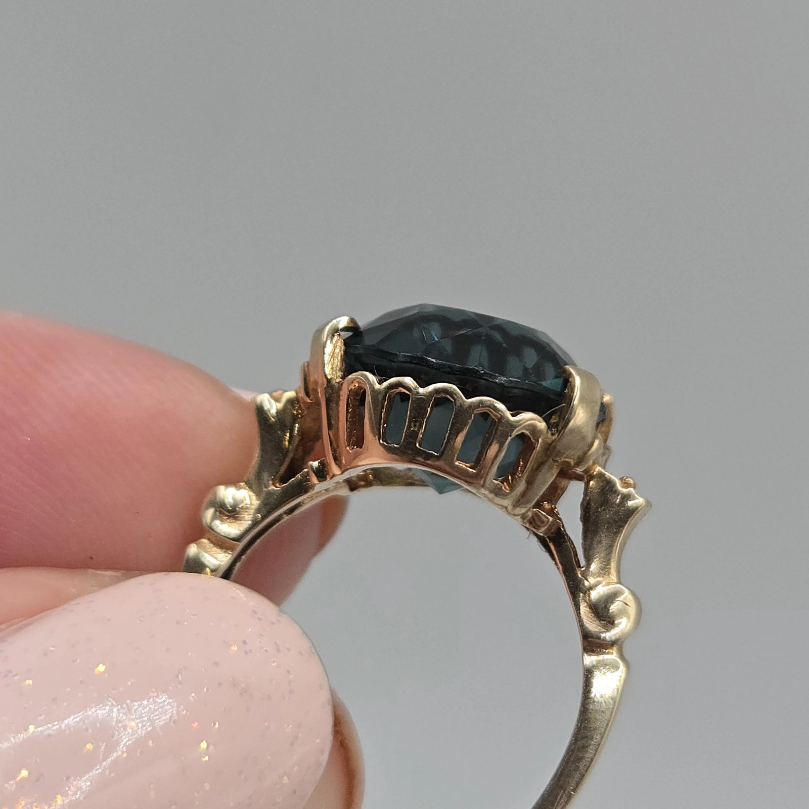 Solid 10K Yellow Gold Ring with Large Round-Cut T… - image 16