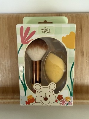 Disney Winnie the Pooh makeup sponge and Powder Blush Makeup brush set