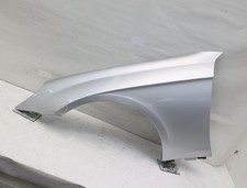 Kotfl&uuml;gel vorn links Mercedes CLS C219 Silber 2198800718 04-2006