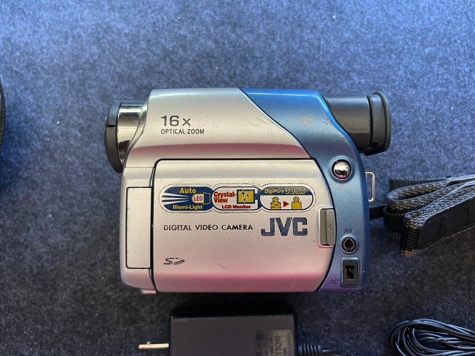 JVC GRD73U Digital Video Camera Mini DV Camcorder Y2K with AC Adapter
