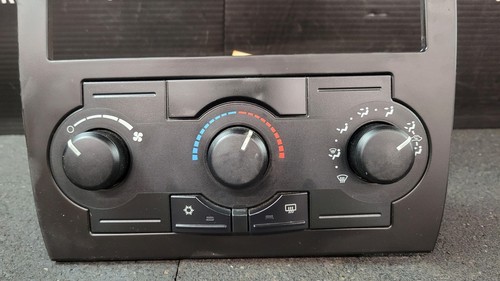 06 CHRYSLER 300 HEATER AC TEMPERATURE CLIMATE CONTROL PANEL SWITCH W/RADIO BEZEL - Picture 4 of 9