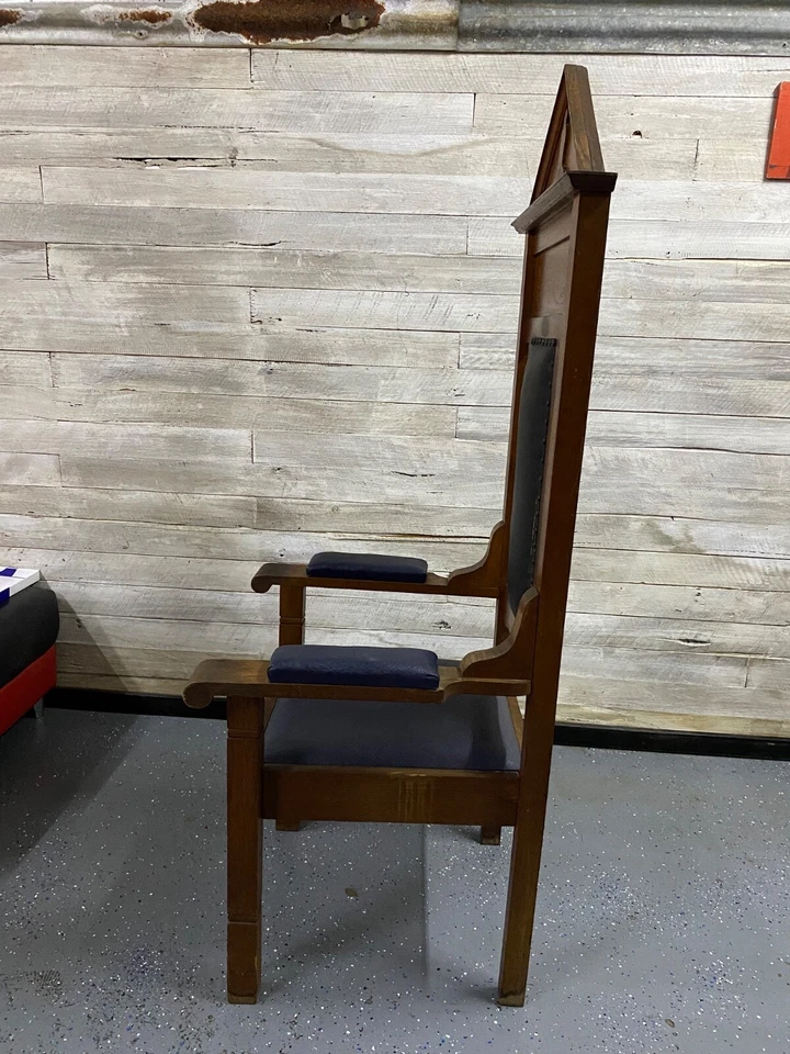 Masonic chair, Masonic medals and paperwork, Throne chair, King's chair - image 2 of 4