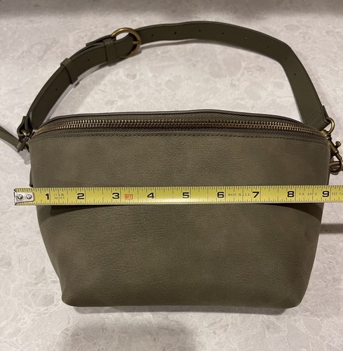 Universal Thread Olive Crossbody / Belt Fanny Pack Brass Detail Travel Vacay Bag - Bild 3 von 8