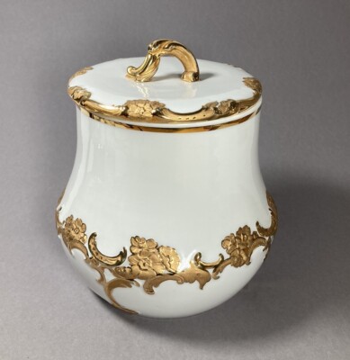 GROSSE MEISSEN DOSE KONFEKTDOSE B-FORM WEISS MIT GOLDBRONZIERUNG GOLD H:18,5cm