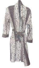 Parks and Recreation TV Show Wardrobe Costume Aubrey Plaza April Comfy Robe