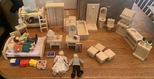 Juego de muebles de madera Plan Toys baño cocina dormitorio RR personas mamá papá niños +
