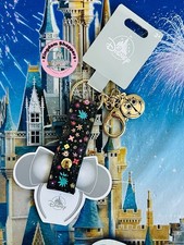 2025 Disney Parks It’s A Small World Reloj Diadema Orejas Soporte Clip Llavero