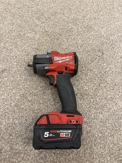 Milwaukee M18FMTIW2F12 18V 1/2'' Impact Wrench 5ah Battery