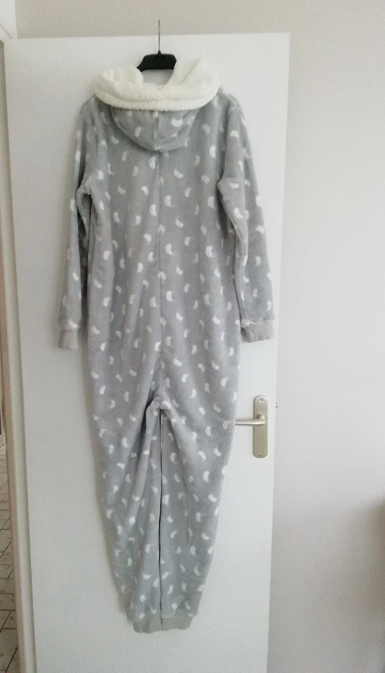 Grenouillère combinaison pyjama femme grise avec plumes blanches 38/40 neuve  - Photo 4/4