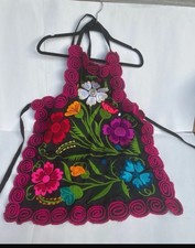 NEW Floral apron with pockets.