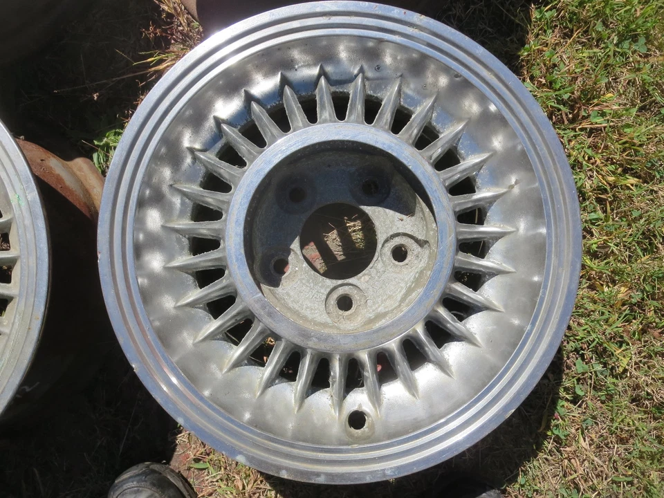 1954 年凯迪拉克 ELDORADO SABRE 车轮 — 第 2/4 张图片