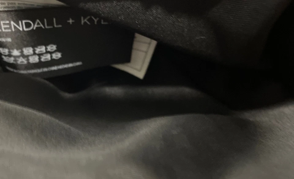 Bolso de mujer Kendall Kylie de lona negro con asa superior Foto 4 de 4