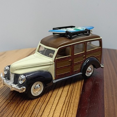 1940 Ford Deluxe Woody Wagon Diecast Model Car w/ Surfboard - SS