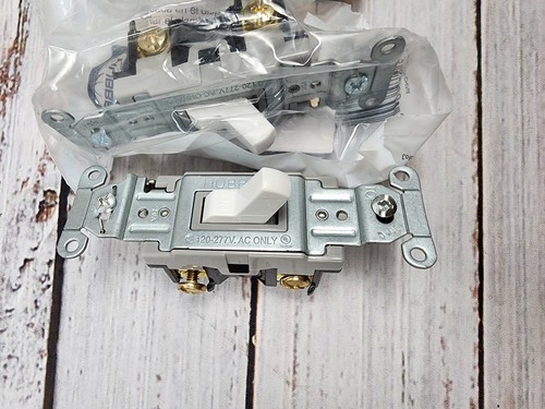 8 Pack Box Of Hubbell Single-Pole White Toggle Light Switches CSB120WZ NEW! - Picture 4 of 6