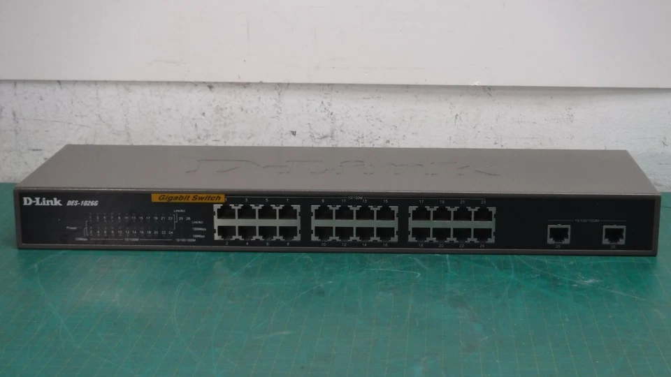 D-Link DES-1026G Unmanaged Switch 24-Port 10/100 + 2 Gigabit Ports - Image 2 of 4
