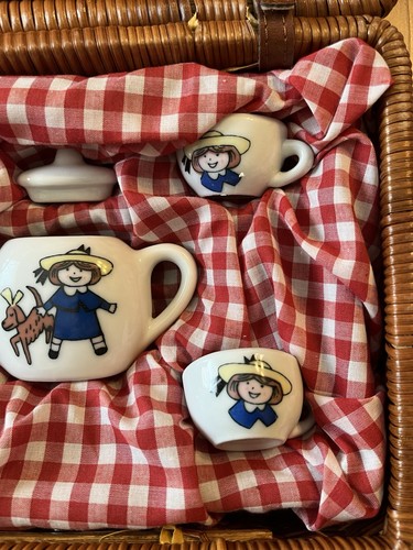 Juego de té miniatura de porcelana Madeline para niños cesta de picnic de mimbre desgaste mínimo - Imagen 3 de 24