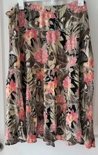 Vintage Sag Harbor Size 22 Floral Midi Krinkle Material Skirt. B31