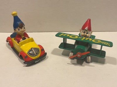 Enid Blyton Noddy & the policeman 2 x Figur im Auto/ Flugzeug Metall Ertl Zwerg
