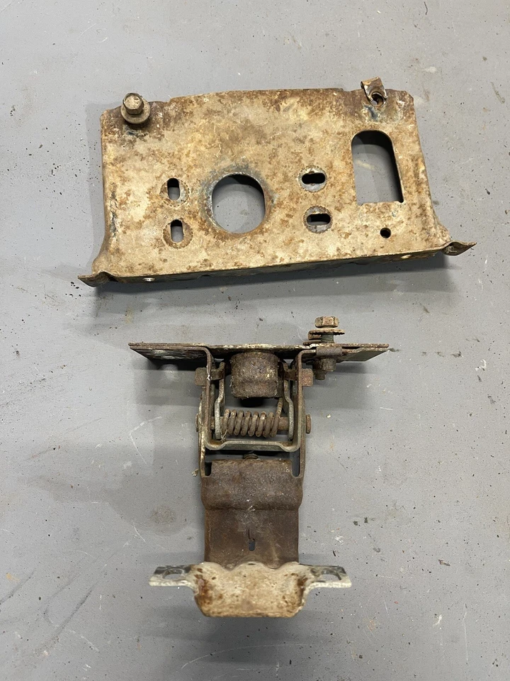 1963 Ford Galaxie капот защелка ударная пластина кронштейн поддержка решетка OEM 500 XL '63 - Изображение 4 из 4