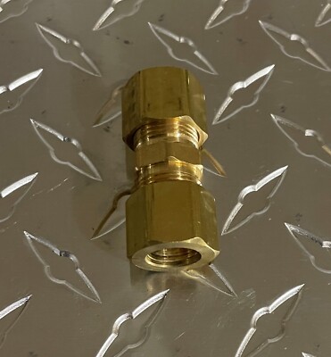 B-C2403-08-08  Compression Tube Fitting, Union, 1/2'' x 1/2'' Tube OD (Brass)