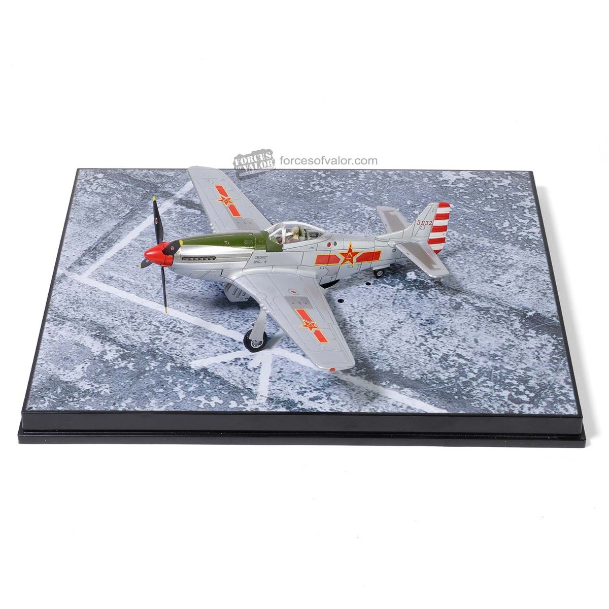 Maquette Mustang P-51D Forces of Valor 1/72 avion miniature chasseur