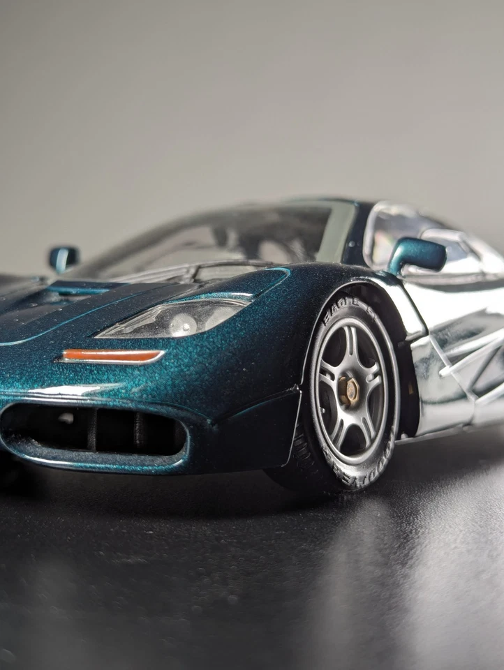 Coche modelo McLaren F1 escala 1:18 Maisto diecast verde británico Foto 2 de 4